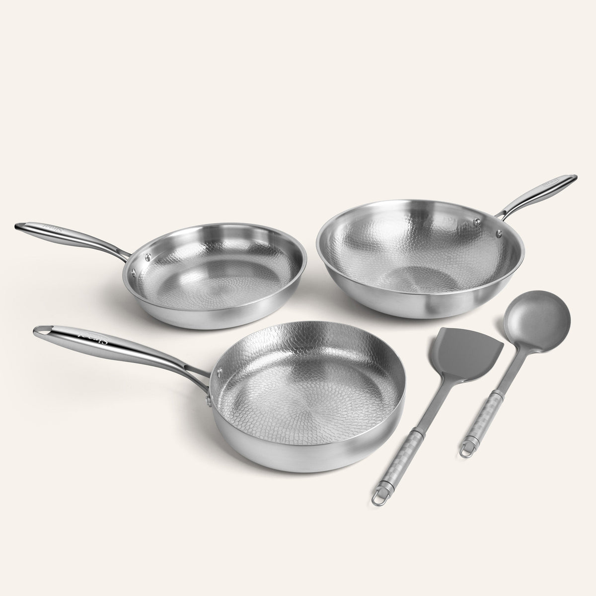 Siraat titanium pots and pans with titanium utensils, showing how titanium improves your cooking