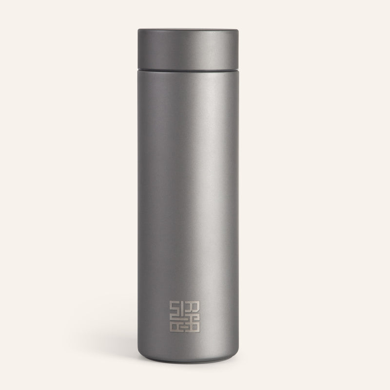 Titan-Wasserflasche