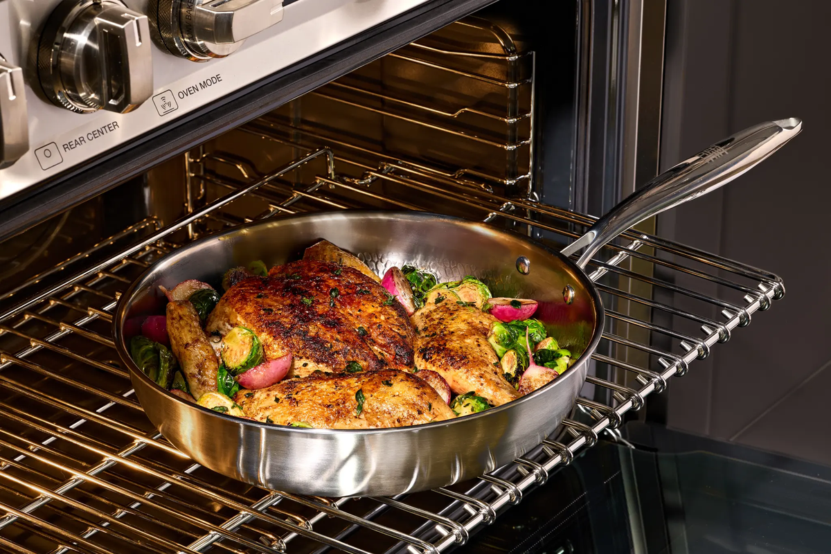 Titanium pan oven-safe up to 300°C / 572°F